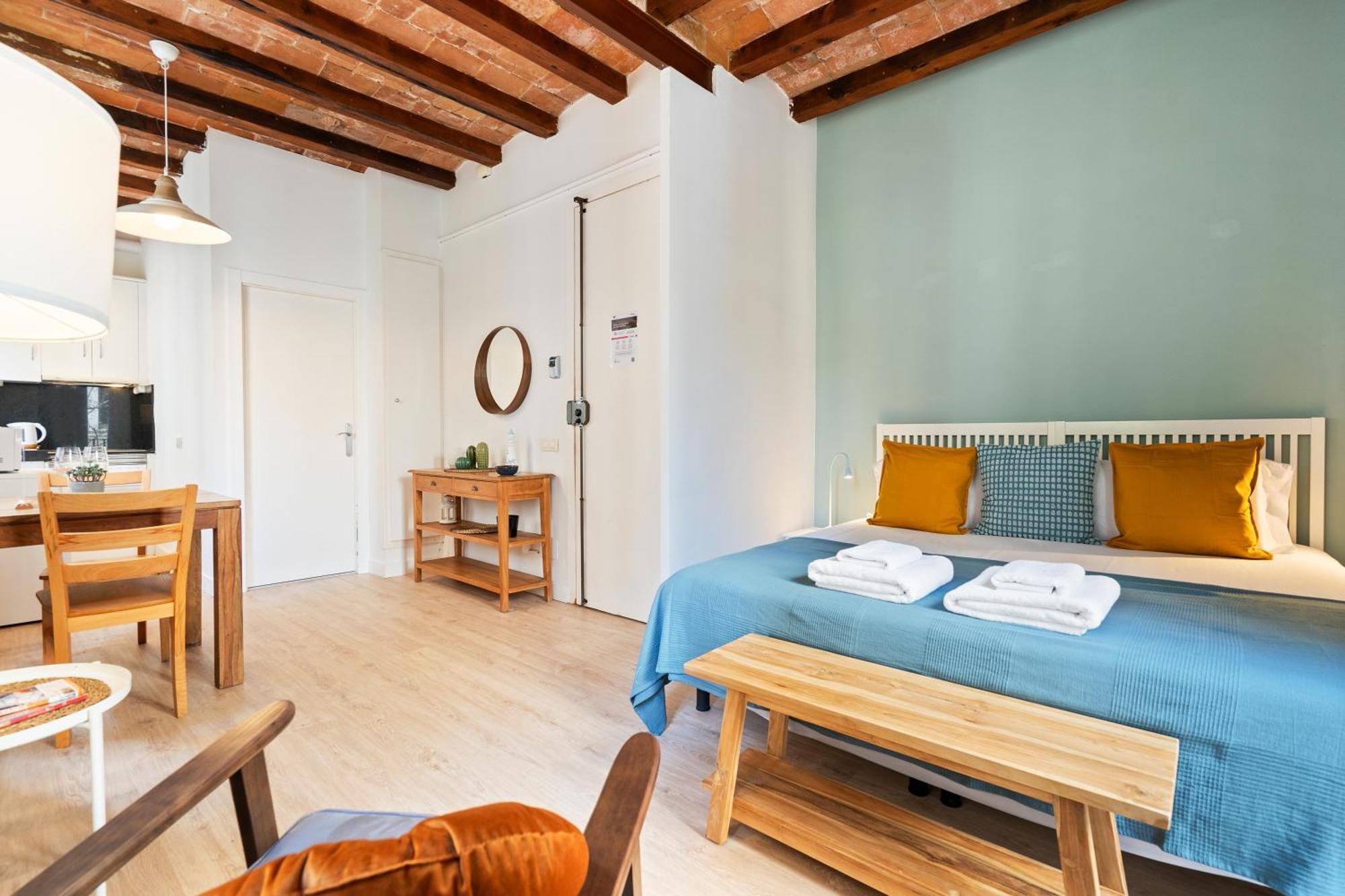 Lodging Apartments Beach Studio 11 Барселона Экстерьер фото